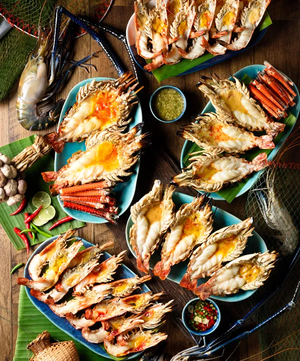 กุ้งแม่น้ำเผาเตาถ่าน เมนูซิกเนเจอร์ของแกรนด์เจ้าพระญา เสิร์ฟพร้อมน้ำจิ้มซีฟู้ด