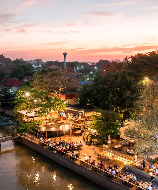 บรรยากาศร้านแกรนด์เจ้าพระญา ร้านอาหารริมน้ำอยุธยา ยามเย็นพระอาทิตย์ตก