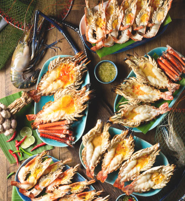 กุ้งแม่น้ำเผาเตาถ่าน เมนูแนะนำของร้านแกรนด์เจ้าพระญา